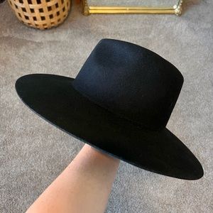 Gigi Pip Black Hat